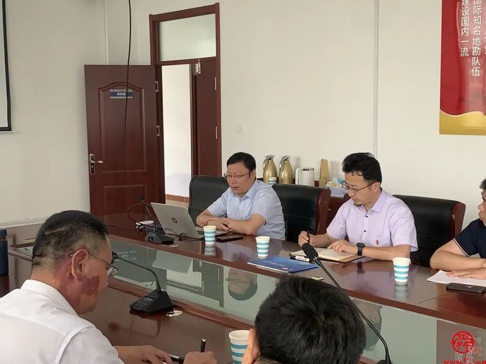 山东省地矿局一院总工程师高继雷为莱芜地勘院党支部和海洋地质所党支部讲党课