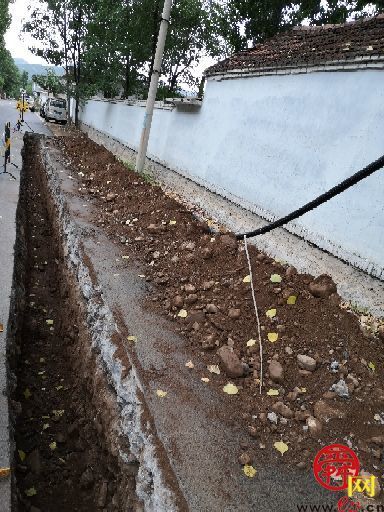 【啄木鸟在行动】南部山区石桥村附近路边渣土裸露