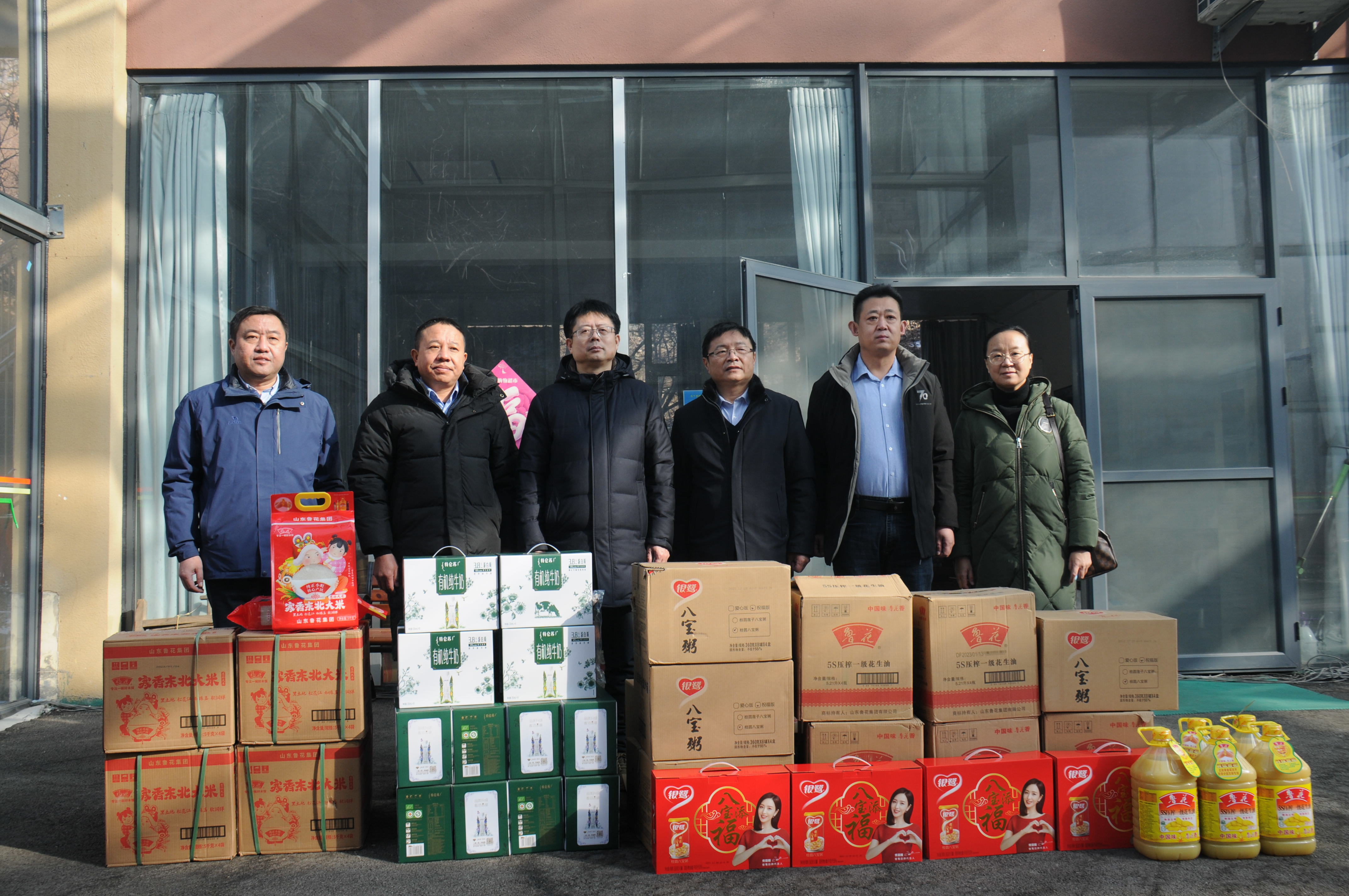 济南市技师学院到高而十八盘村开展走访慰问活动