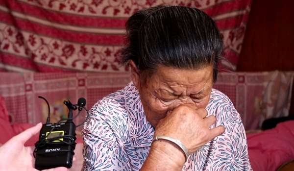 寻亲72年！南京80多岁老人见到“帮烈士寻亲”送信人张景宪失声痛哭！