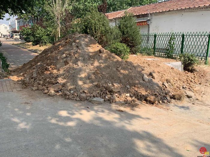 【啄木鸟在行动】章丘区枣园大街金鑫超市附近渣土未覆盖