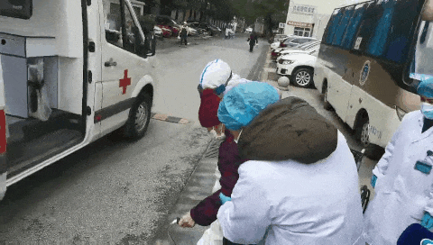 97岁新冠肺炎重症患者出院： 我这个年纪能战胜病毒其它人也可以！