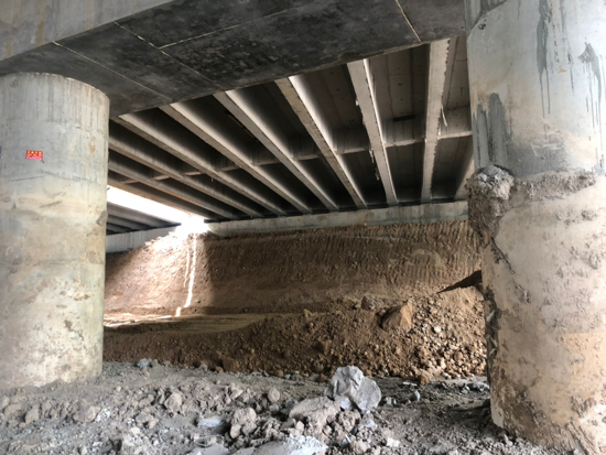 【啄木鸟在行动】青银高速与潘王路交汇处尘土飞扬  沙土裸露