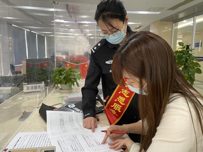恢复业务首月办理证件近2.4万次 济南出入境全市服务窗口中午不打烊