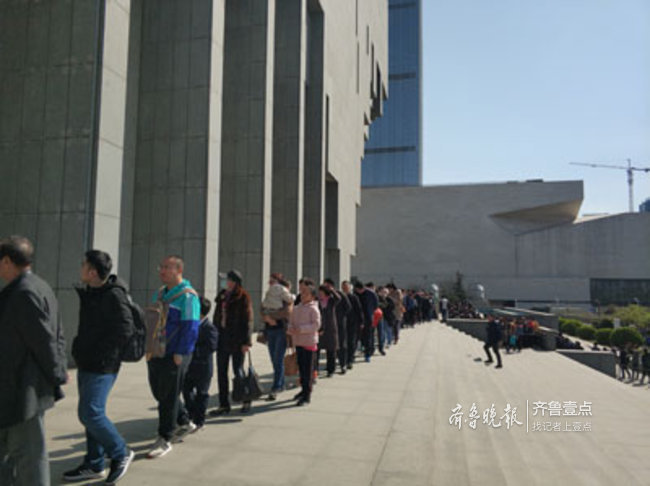 今天省博排起史上最长的队！只为一观埃及木乃伊真容