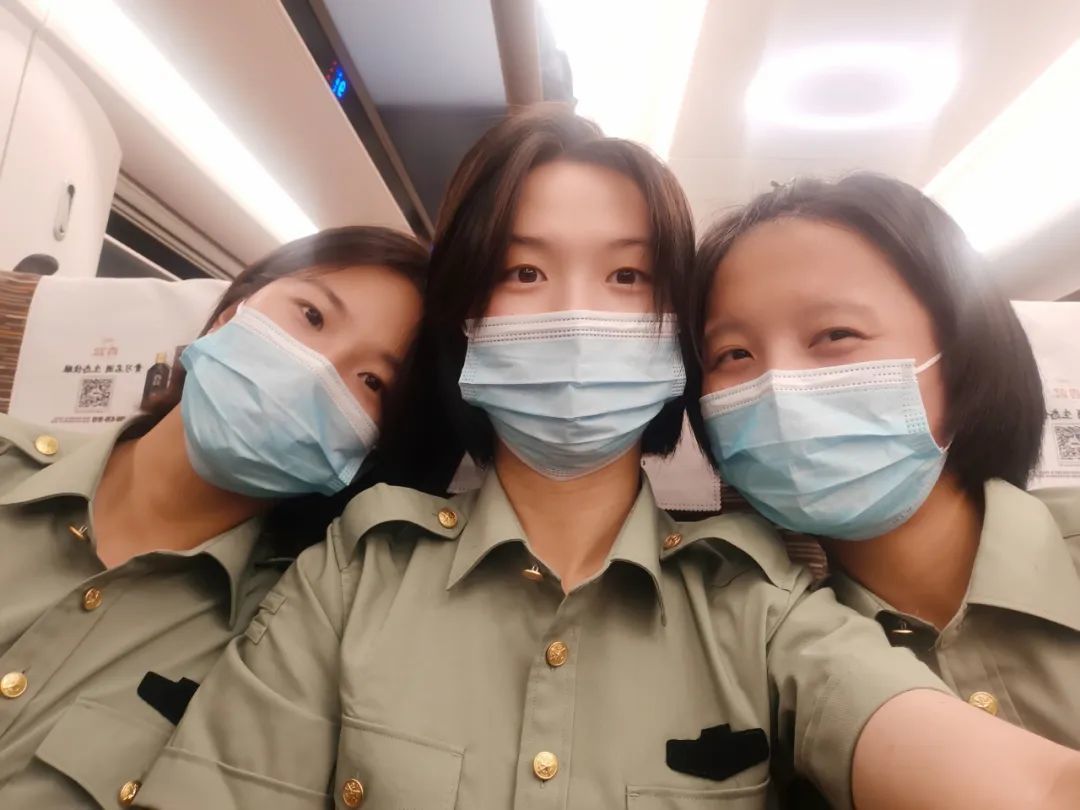 央媒集体点赞！高铁救人的退伍女兵找到了