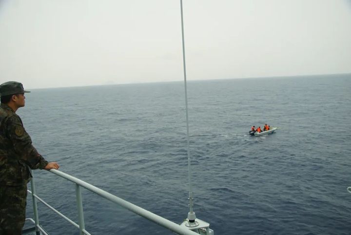 海军某扫雷舰大队编队赴南海执行扫海警戒任务