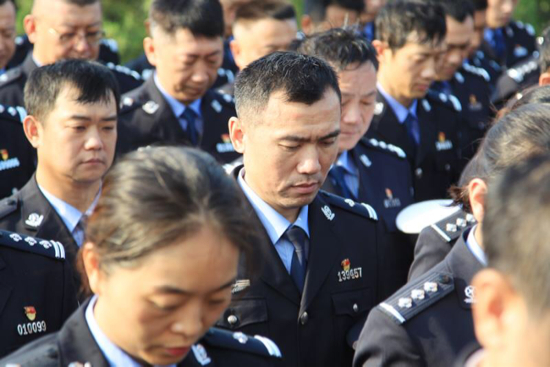 天桥公安分局组织民警参加国家公祭活动