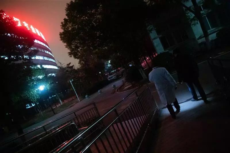 身患绝症、妻子被感染，他已经在抗疫一线奋战了30多天