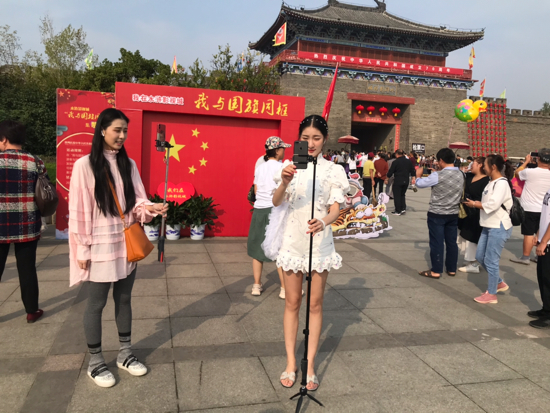 小长假第二天就被挤爆，东平水浒影视城开启人从众模式