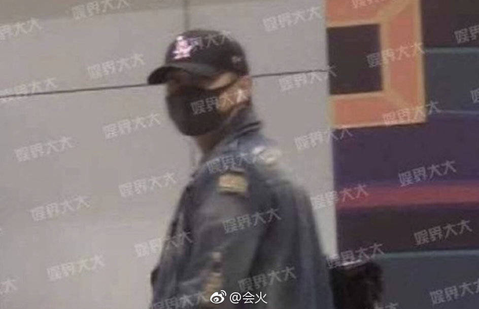 黄子韬恋情曝光?粉丝:这个女孩很漂亮!