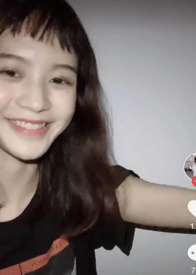 甜炸!郑恺和苗苗换上情侣头像 官宣后终于可以光明正大的秀恩爱了！