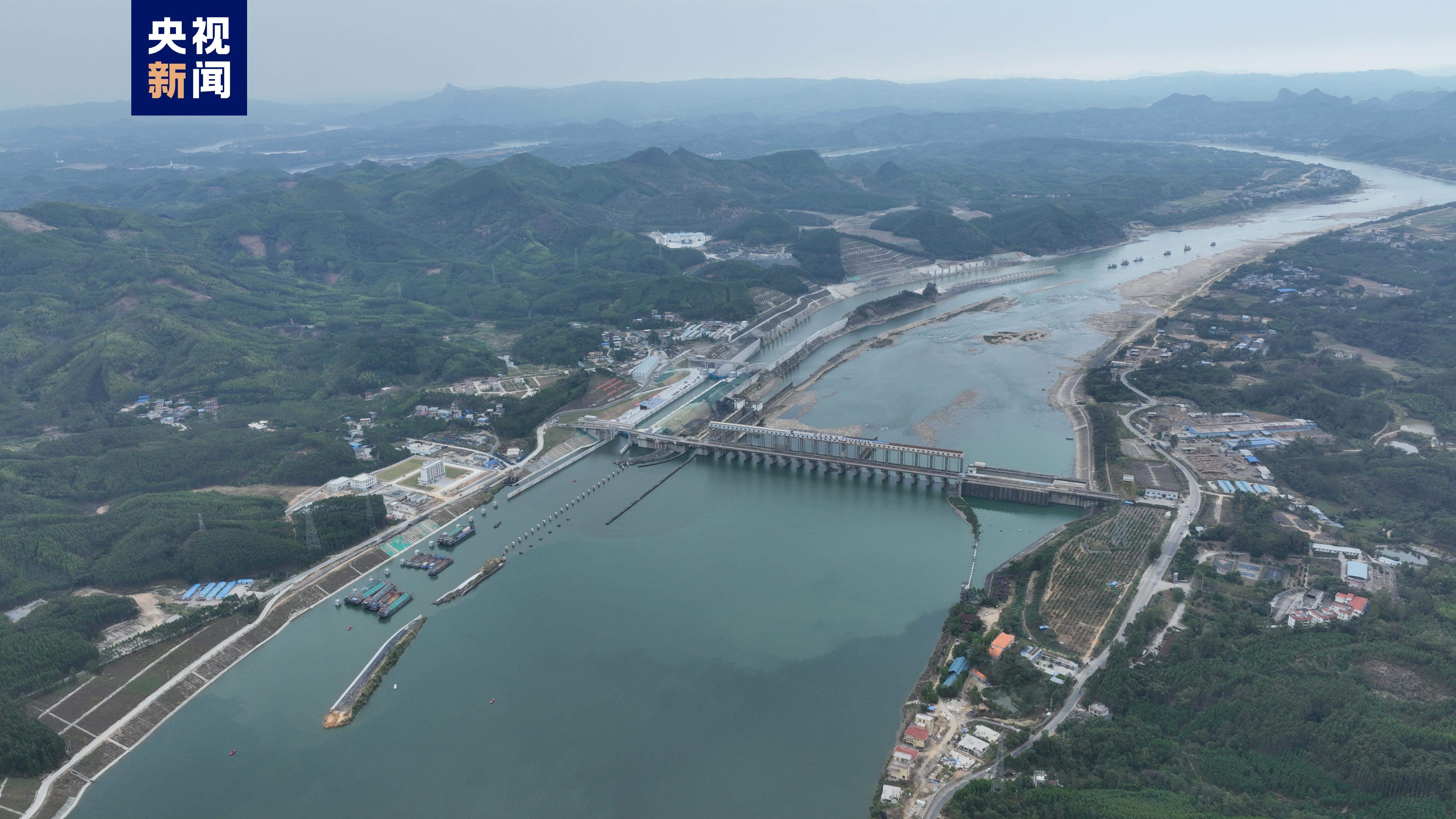 广西柳州红花二线船闸正式通航