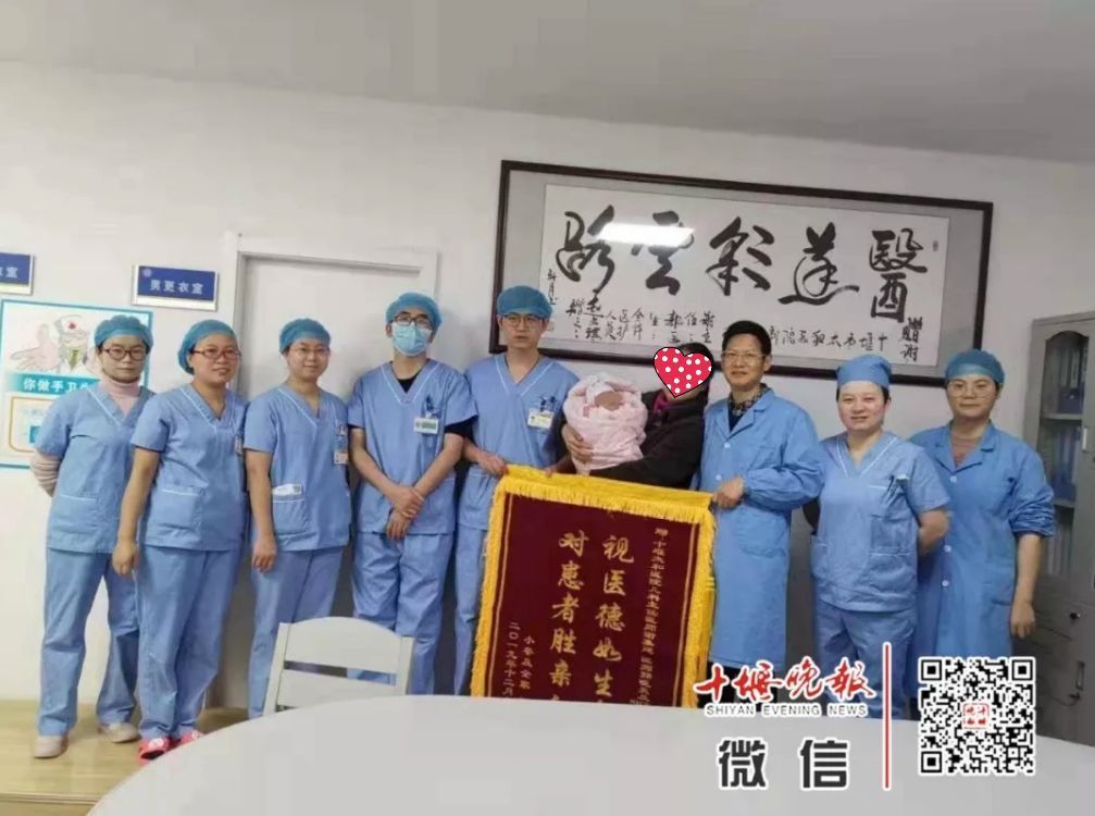 妈妈怀孕6个月产下巴掌大女婴！医生拍下14张照片，张张让人落泪……