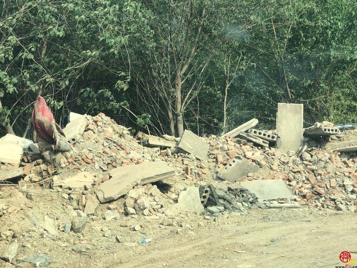 【啄木鸟行动】市中区马家庄村建筑垃圾与渣土随意堆放