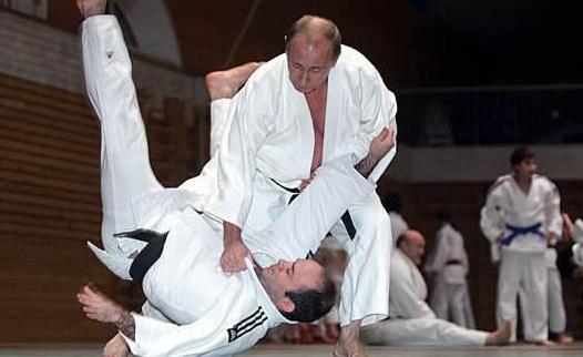 收到“钻石”拳击手套后 普京：鼻子曾因打拳击骨折