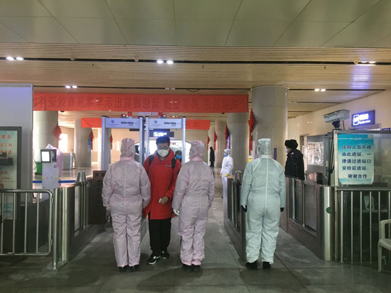 济南返程高峰公交站拥挤？真实状况是这样！