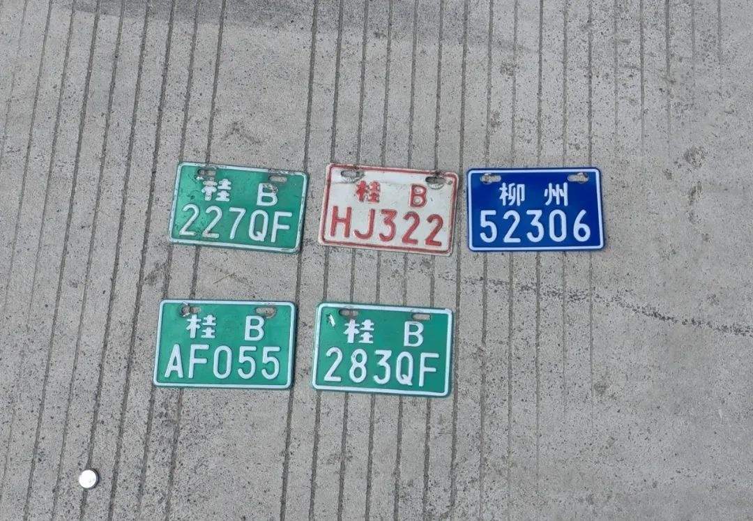 “鬼火”少年狂飙炸街“翘头”炫技,警察蜀黍出手了