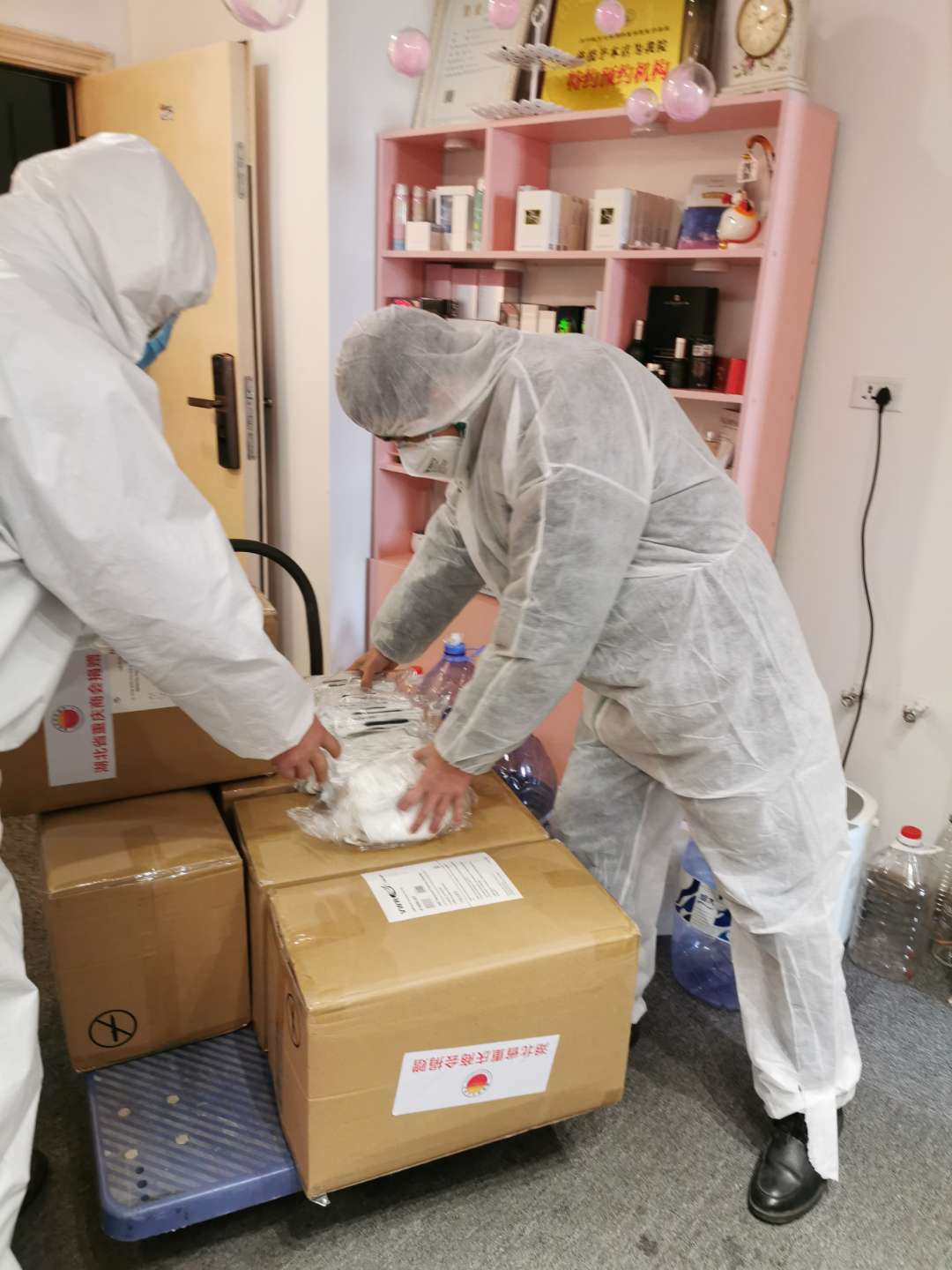 武汉对话｜疫情中的“摆渡人”：我们互为救命稻草