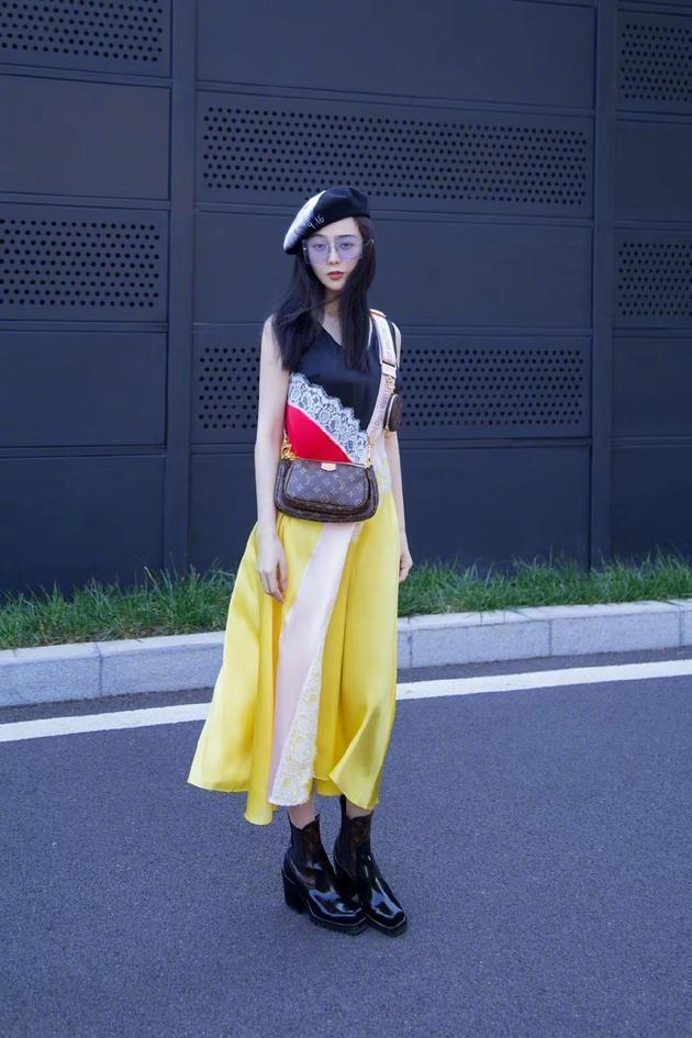 美女|李晨与网红美女共进晚餐，贴心按摩大献殷勤？