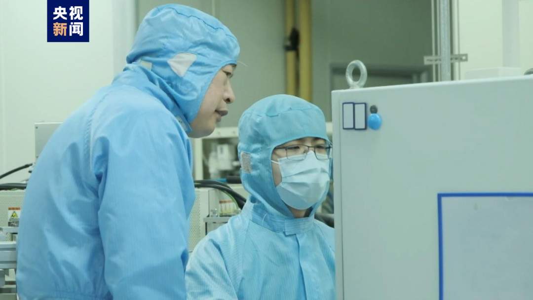 新突破！太阳电池也能卷起来了