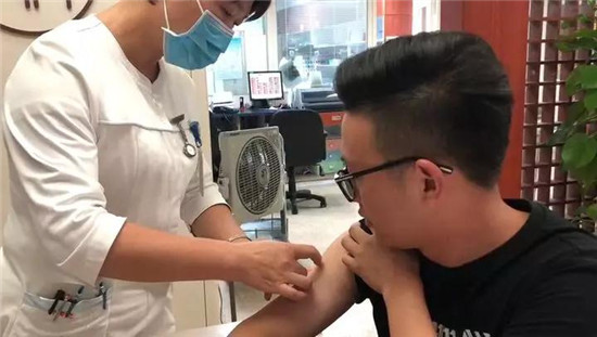 生命的往来！杭州小伙为一位香港女孩拼了！昨天他爸妈才知道