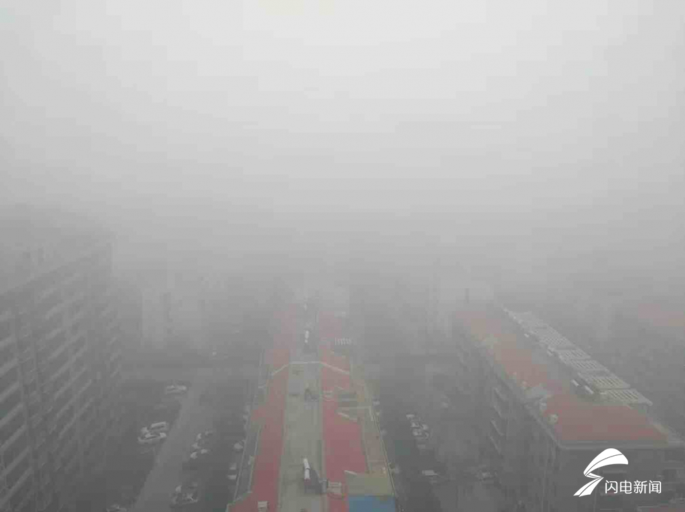 山东多地大雾持续 27-28日再迎大范围雨雪天气