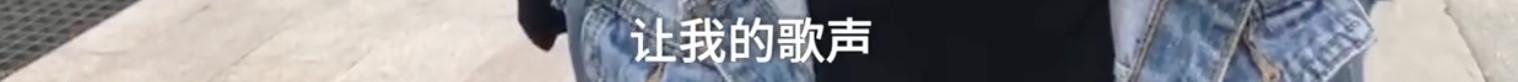 成年人的世界没有容易二字！大叔深夜坐马路中崩溃哭诉，连说”生活太难太累”