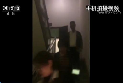 台湾花莲6.7级地震灾情 游客被砸伤、大楼倾斜、公路塌方