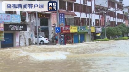高温暴雨黄色预警齐发！北方“火烤”，南方暴雨如注……