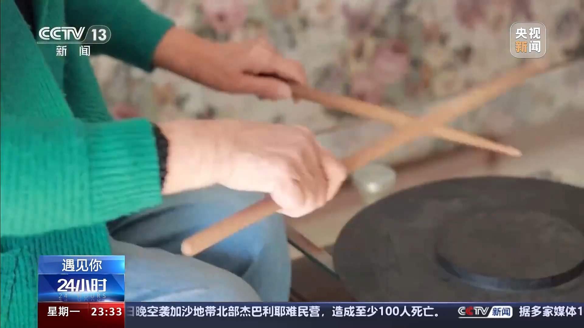 70岁学架子鼓90岁玩乐队 看济南陈奶奶的“潮酷”生活