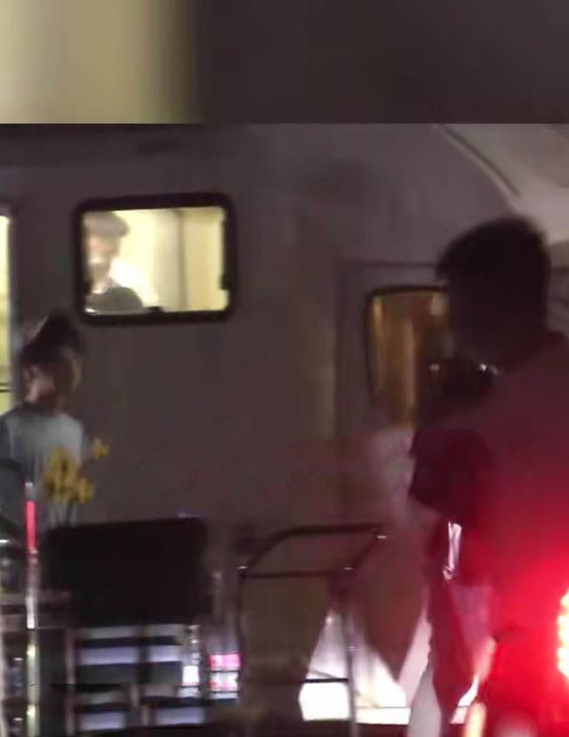 关晓彤探班鹿晗|关晓彤探班鹿晗是怎么回事？什么情况？终于真相了！原来是这样！