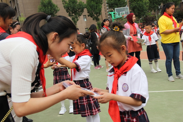 做眼中有人的教育！云端探校走进济南市槐荫区培新小学