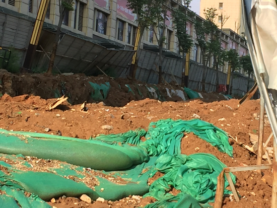 【啄木鸟在行动】华盛路凤园路交汇处东200米渣土覆盖不全，存在扬尘隐患