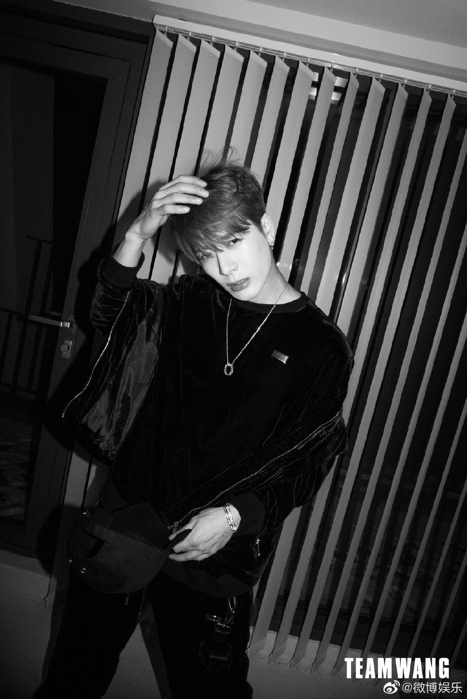 王嘉尔素人时期照曝光 眼神清澈似邻家哥哥