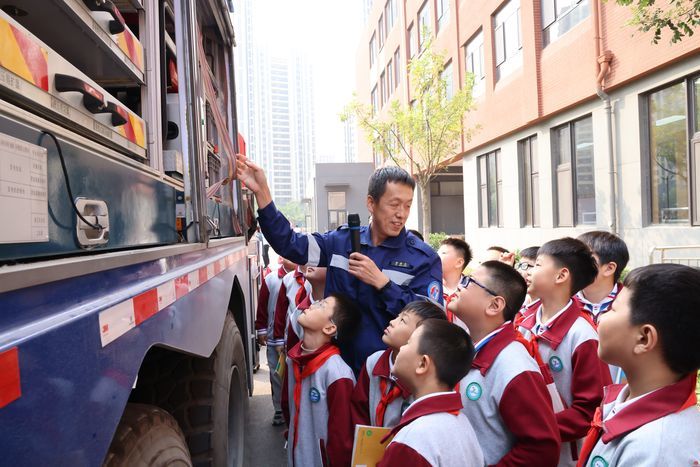 济南市“国际减灾日”暨地震综合演练活动在历城区幸福柳小学举行