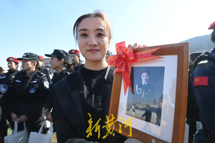 济南80后女排爆手 每天穿70斤排爆服训练4课时