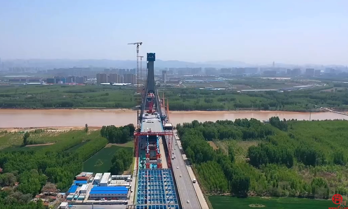 突破之年瞰济南丨黄河大桥下部结构施工完成 主塔封顶
