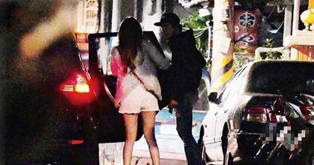 贺军翔二胎得女|甜Skr人!贺军翔二胎得女晒一家四口合照 网友:恭喜小美 辛苦了翔嫂