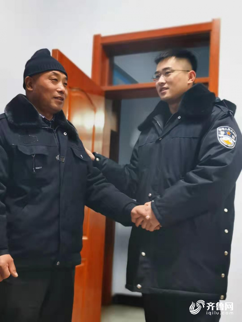 新春走基层·爱在万里边关｜他5年没有回家过春节，与父母在内蒙边境线团聚