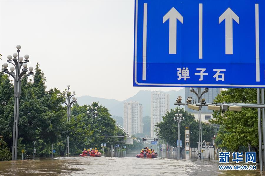 筑起防大汛的坚强防线——重庆防御长江、嘉陵江过境洪峰现场记录