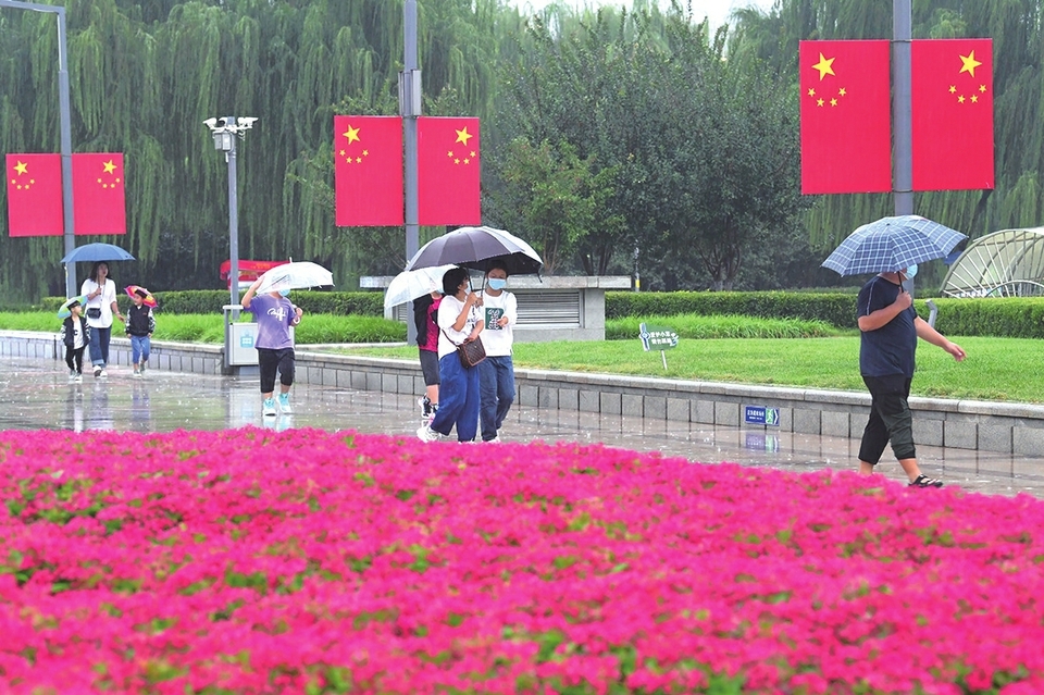 济南：国庆氛围浓 最爱中国红