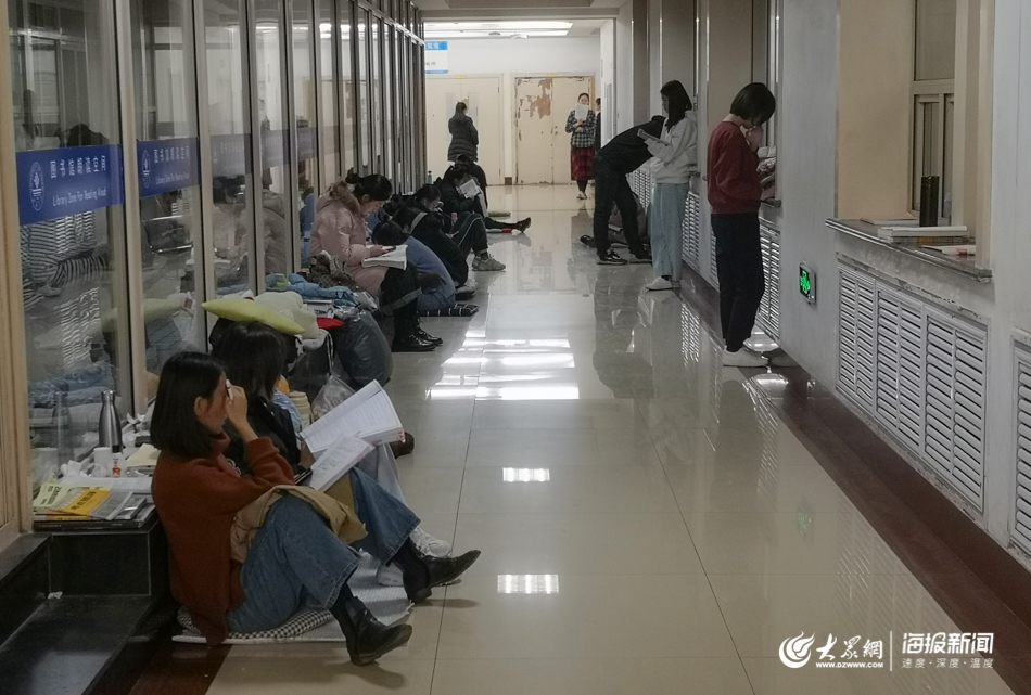 挑灯夜读！山东一高校学生备战国考、研究生考试