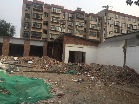 【啄木鸟在行动】解放东路茂陵山路交汇处有建筑垃圾覆盖不全