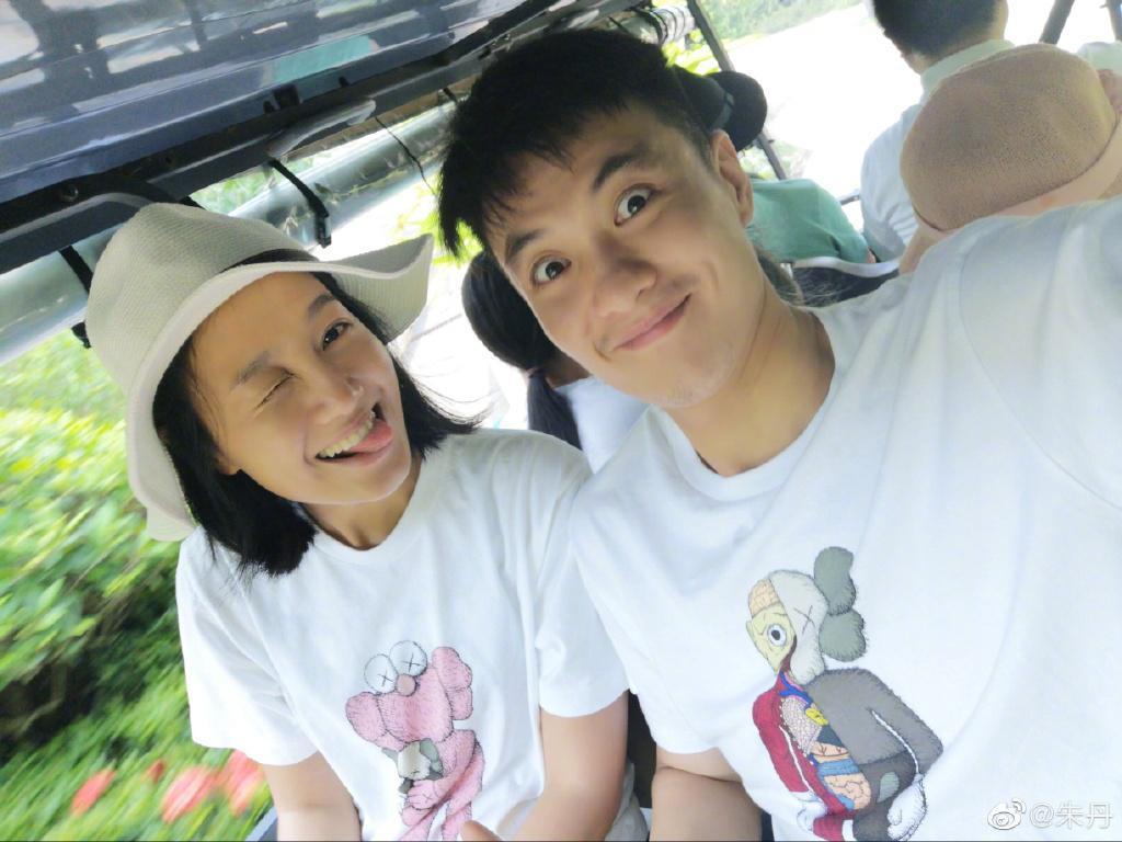 网曝周一围阻止老婆复出 朱丹怒辟谣：你妹的！