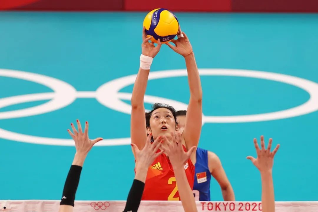 朱婷的手腕，肖若腾的眼神，施廷懋的绷带……