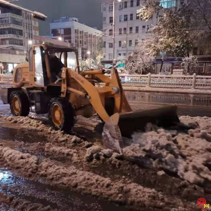 “踏”冰“浴”雪，逆行守护！历下区各部门各街道连夜奋战在扫雪破冰一线