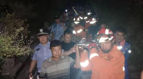 6岁儿童突然坠崖，长清公安、消防、医疗及当地干部群众紧急救援