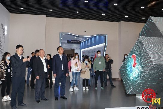 智能智造未来已来  品味山东采访团看菏泽电商发展体验智能家居