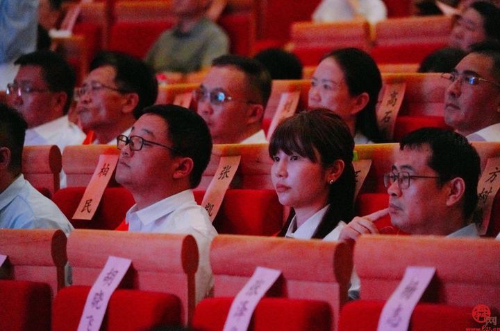 山东华凌电缆总裁王伟荣获章丘区“优秀企业家绿色典范奖”